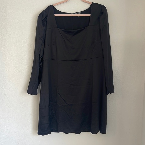 Danielle Bernstein Plus Size Black Satin Mini Dress - Picture 1 of 9